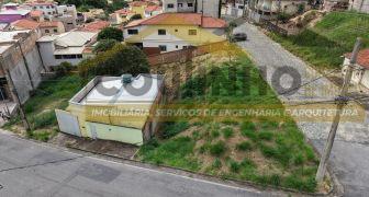 CI 501 - Casa na Rua Alemanha com base para mais dois pavimentos e lote para uma nova casa na esquina